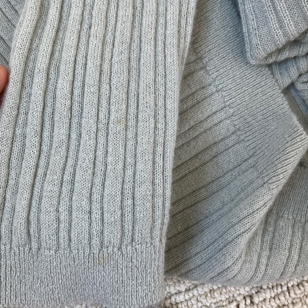 Vince Mixed Ribbed Cashmere V-neck - Picture 5 of 5
